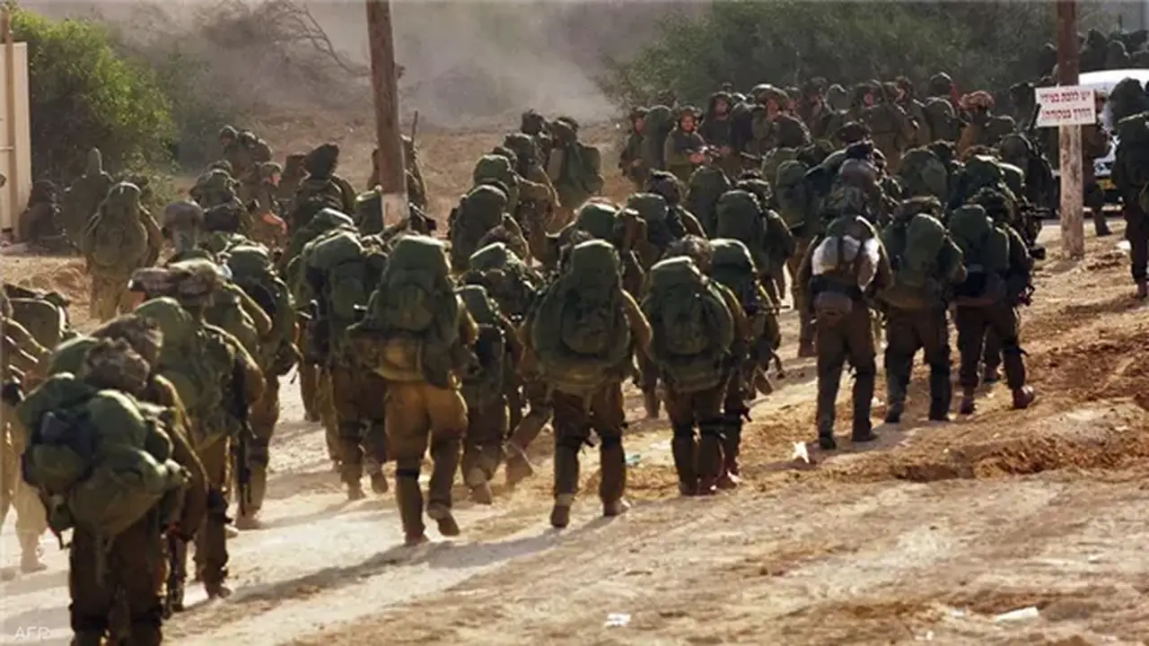 قوات الاحتلال تداهم منازل في شمال شرق الخليل وتستجوب السكان وسط توتر متصاعد