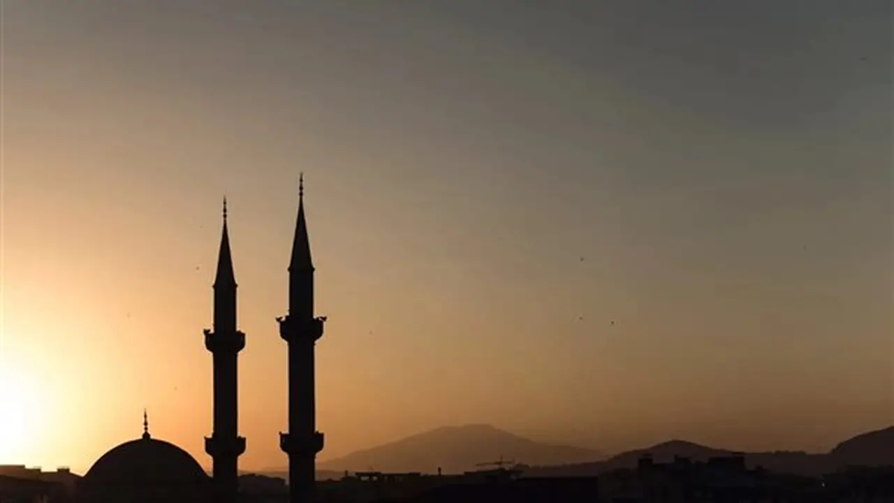 مواقيت الصلاة اليوم الجمعة: أوقات أذان المغرب في القاهرة والمحافظات