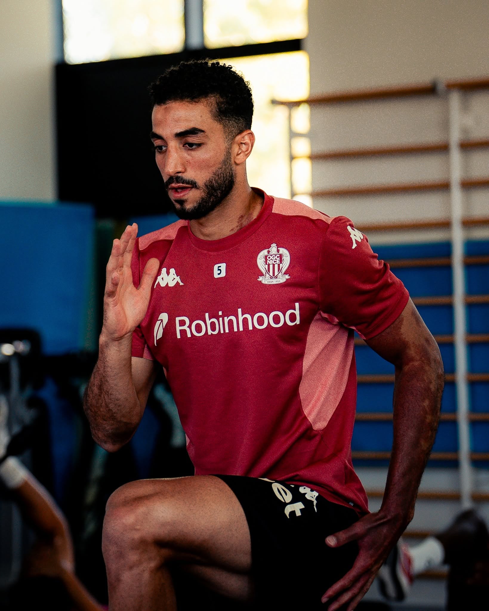 محمد عبد المنعم يشارك في تدريبات نيس (4)