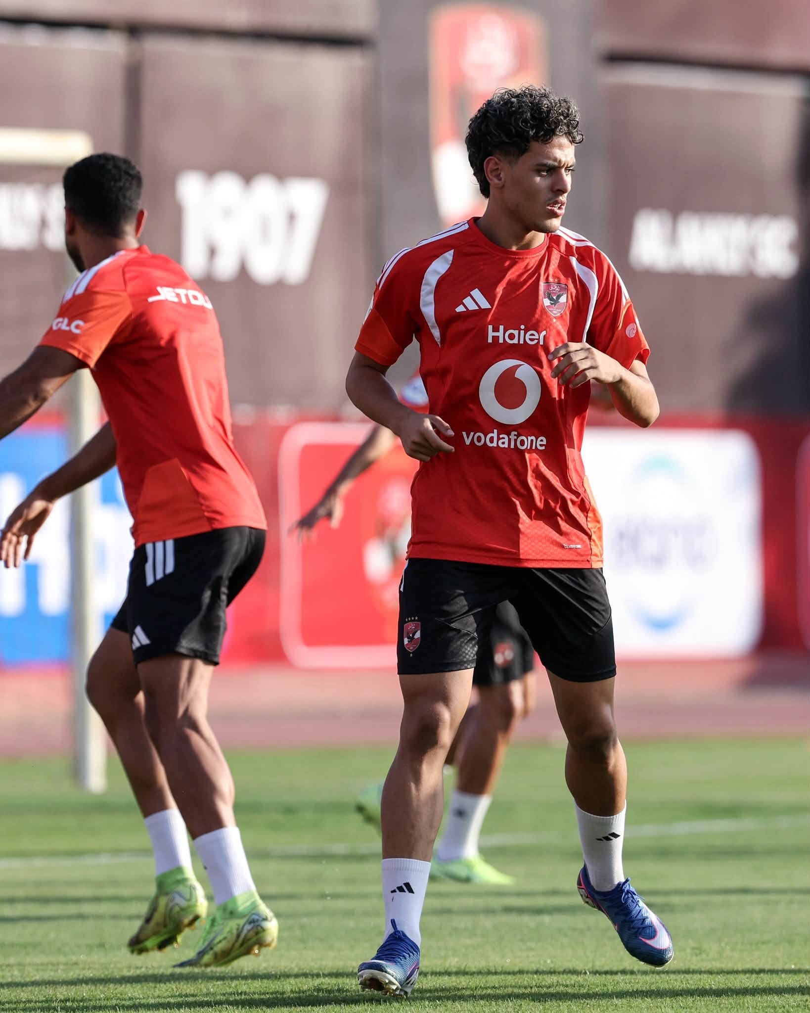 محمود صلاح فى مران الاهلى محمود صلاح فى مران الاهلى