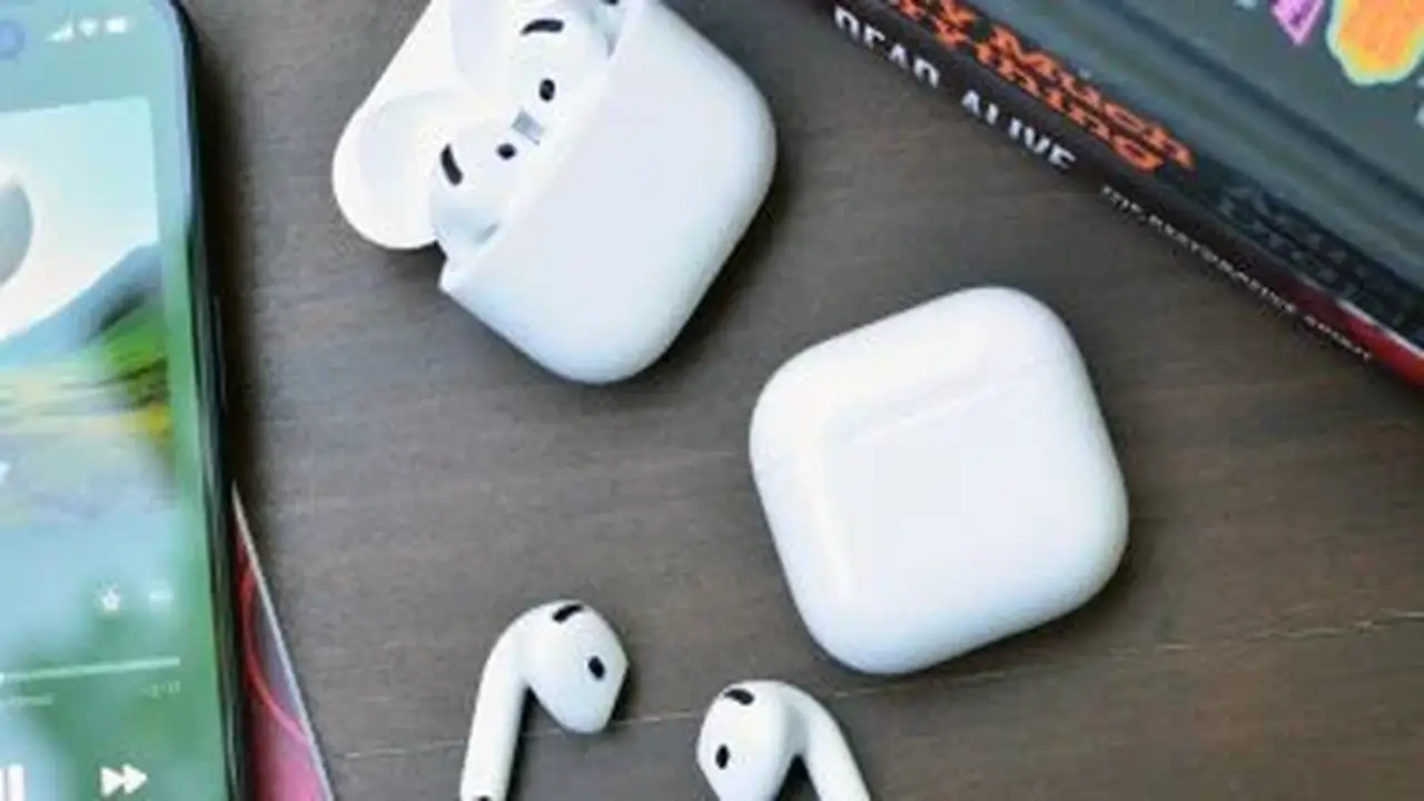 آبل تؤجل إطلاق AirPods المزودة بكاميرات إلى 2027.. سماعات ذكية ترصد العالم من حولك
