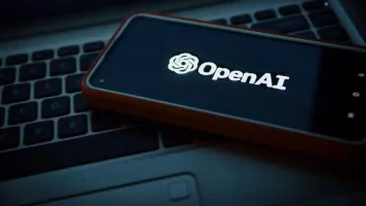 اختراق Hugging Face يدفع OpenAI لتعليق تدريبات نموذجها الجديد Astra