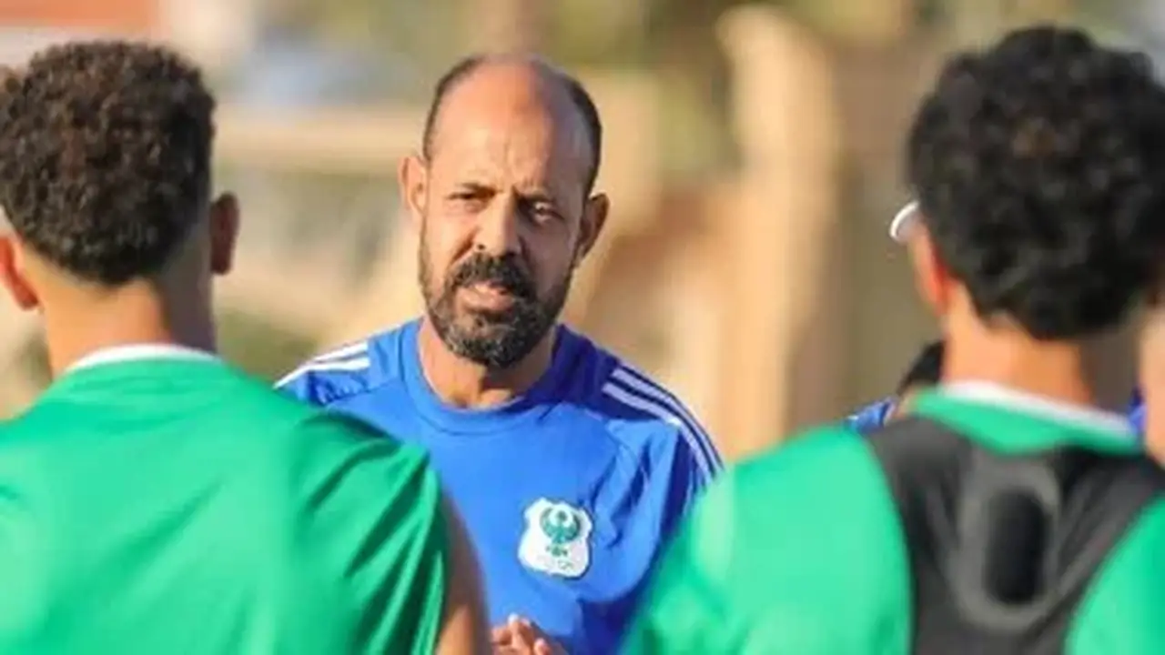 الحسيني أبو قمر ومحمد موسى يجتمعان بلاعبي المصري لتحفيزهم قبل انطلاق الدوري