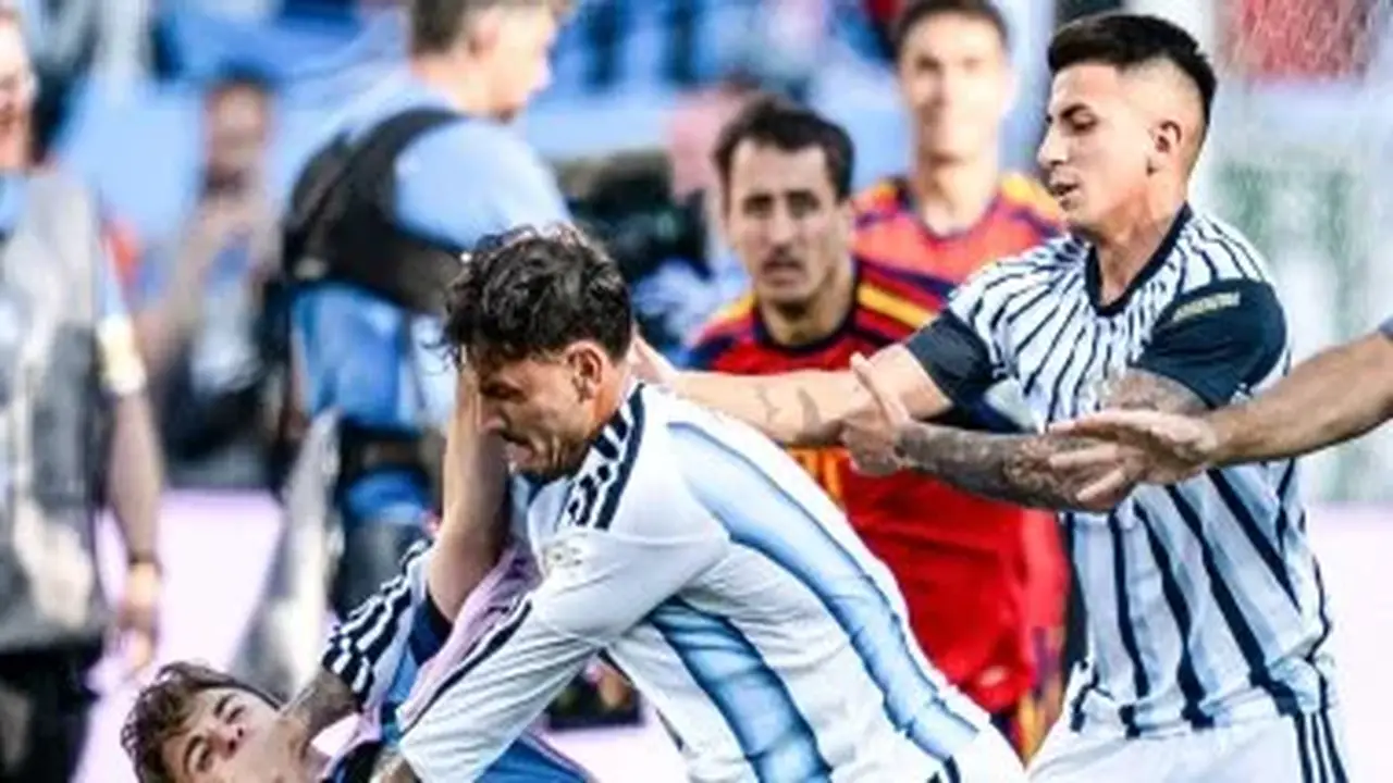 فيفا يفرض عقوبات صارمة وغرامات ضخمة على الأرجنتين بعد نهائي كأس العالم